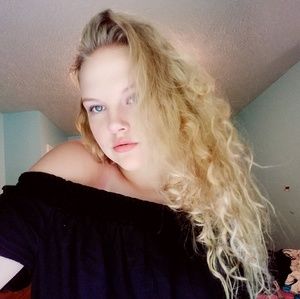 Meet your Posher, Abbie